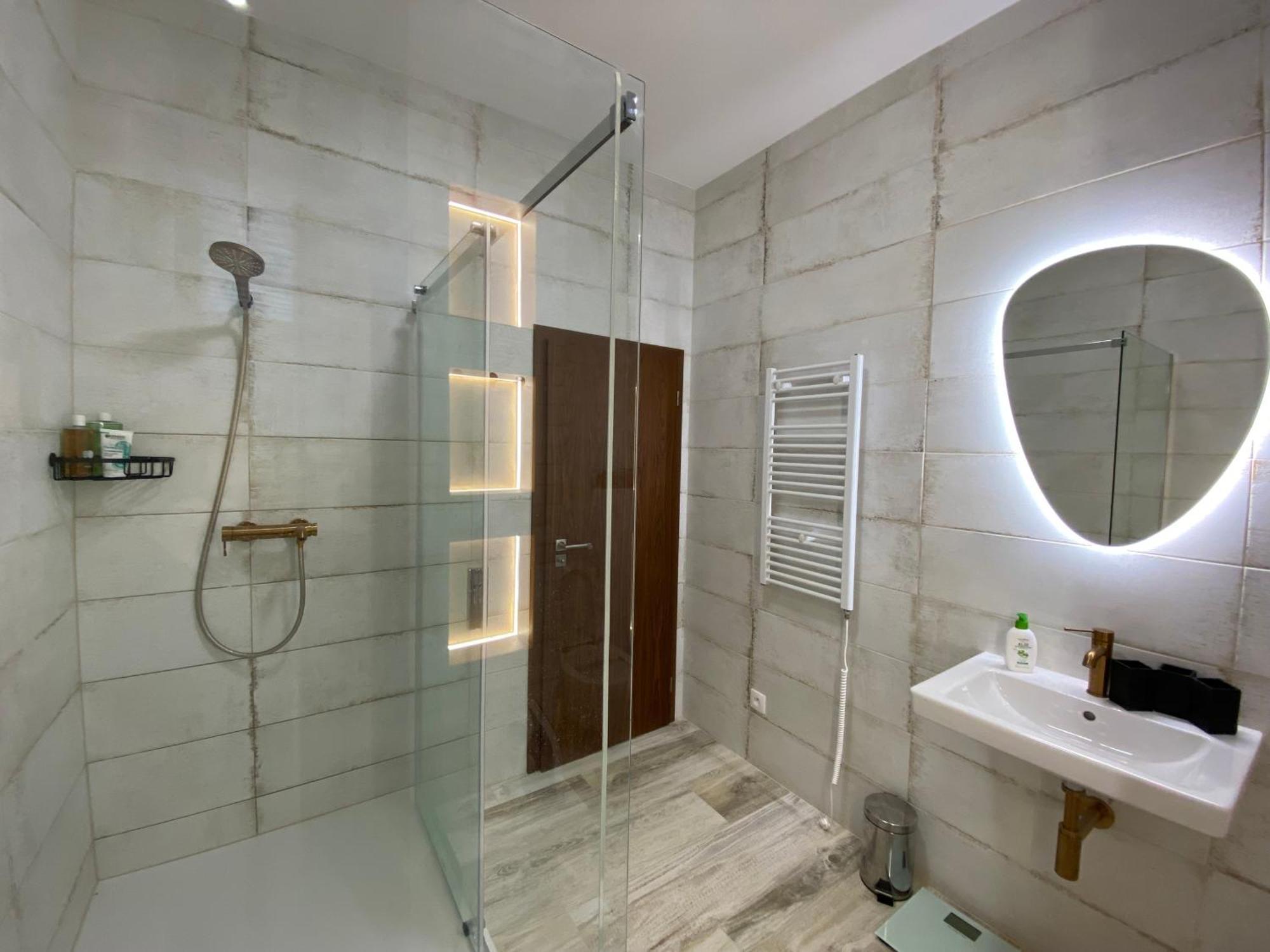 Art Design Gallery - Center Apartment